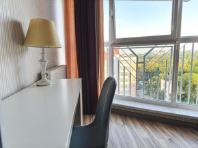 One-bedroom Oasis with a Parkview, Kishinev